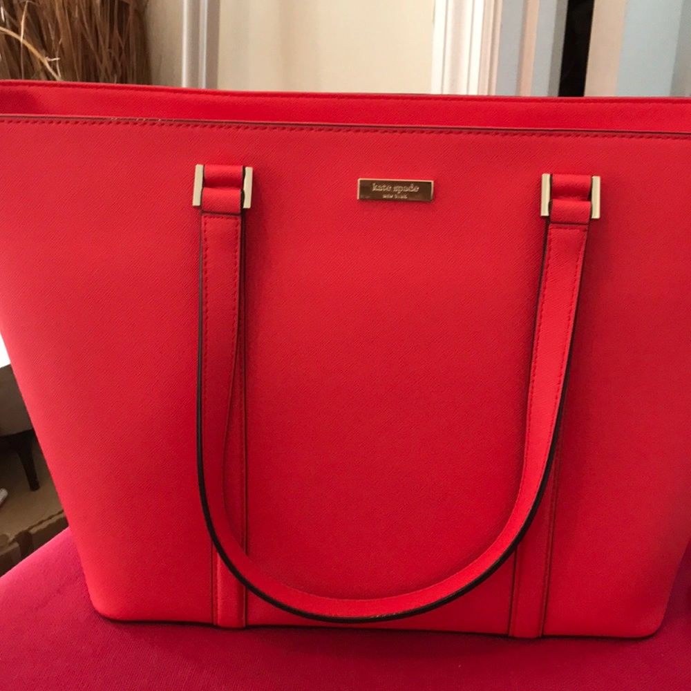 Kate spade worn twice- perfect carry on